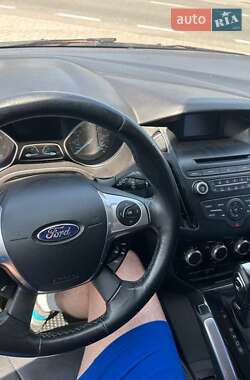 Хэтчбек Ford Focus 2012 в 