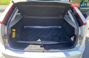 Хэтчбек Ford Focus 2010 в 