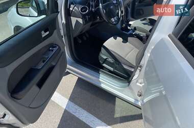 Хэтчбек Ford Focus 2010 в 