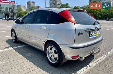 Хэтчбек Ford Focus 2002 в 
