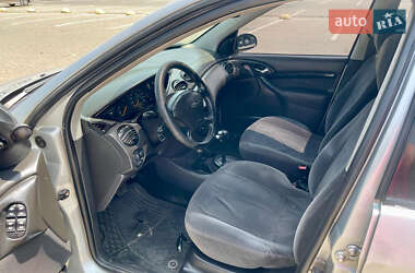 Хэтчбек Ford Focus 2002 в 