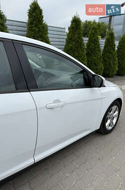 Хэтчбек Ford Focus 2013 в 