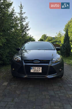 Хэтчбек Ford Focus 2012 в 