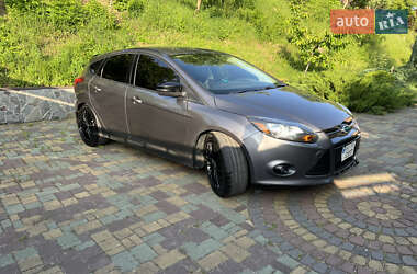 Хэтчбек Ford Focus 2012 в 