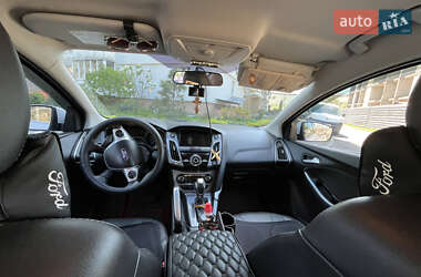 Хэтчбек Ford Focus 2013 в 