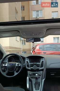 Хэтчбек Ford Focus 2012 в 