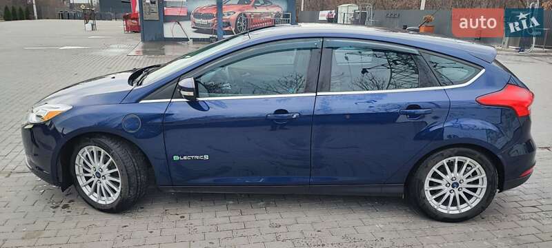 Хэтчбек Ford Focus 2016 в Каменец-Подольском
