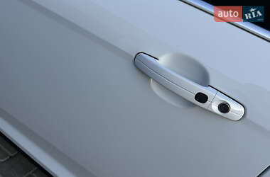 Хэтчбек Ford Focus 2012 в 