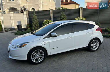 Хэтчбек Ford Focus 2012 в 