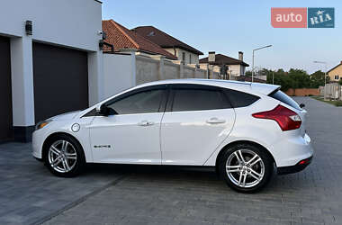 Хэтчбек Ford Focus 2012 в 