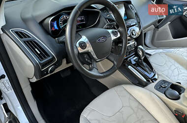 Хэтчбек Ford Focus 2012 в 