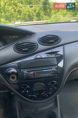 Хэтчбек Ford Focus 2003 в 