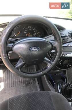Хэтчбек Ford Focus 2003 в 