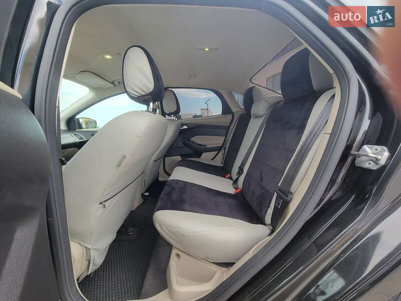 Седан Ford Focus 2012 в Дублянах