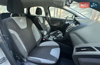 Хэтчбек Ford Focus 2013 в 