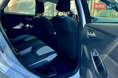 Хэтчбек Ford Focus 2013 в 