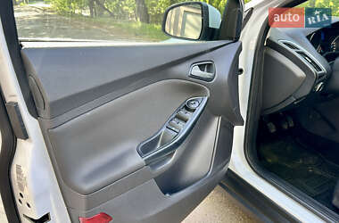 Хэтчбек Ford Focus 2013 в 