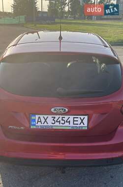 Хэтчбек Ford Focus 2011 в 