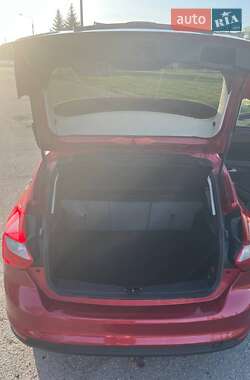 Хэтчбек Ford Focus 2011 в 