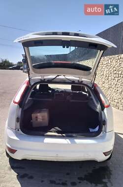 Хэтчбек Ford Focus 2011 в 