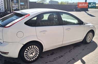 Хэтчбек Ford Focus 2011 в 