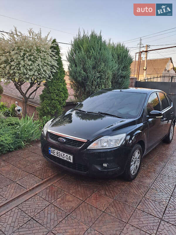 Хэтчбек Ford Focus 2011 в 