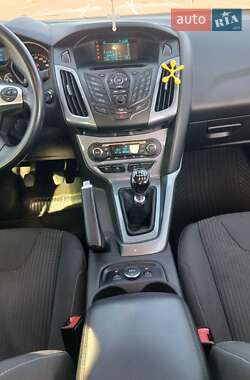 Седан Ford Focus 2014 в 