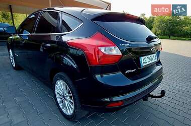 Хэтчбек Ford Focus 2012 в 