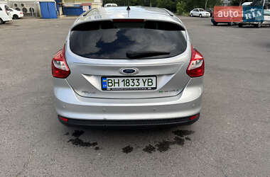 Хэтчбек Ford Focus 2013 в 