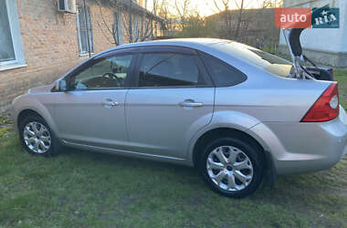 Седан Ford Focus 2011 в 