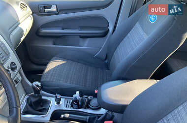 Седан Ford Focus 2011 в 