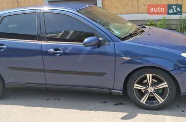 Хэтчбек Ford Focus 2000 в 