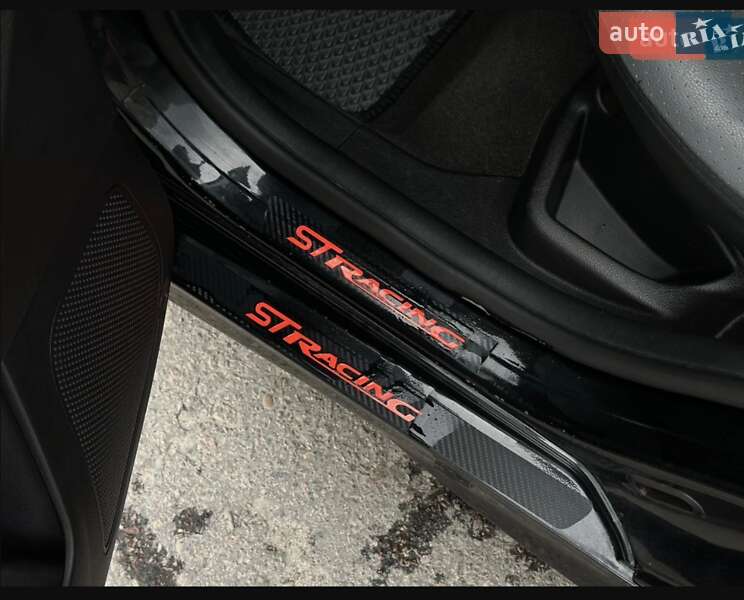 Хэтчбек Ford Focus 2014 в Шептицькому