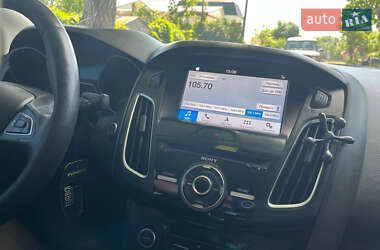 Седан Ford Focus 2016 в 