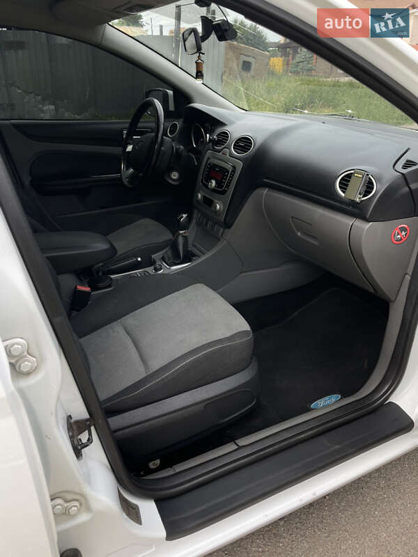 Хэтчбек Ford Focus 2010 в Сумах