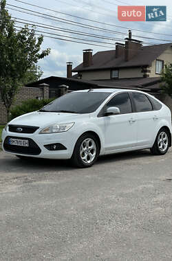 Хэтчбек Ford Focus 2010 в 