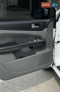 Хэтчбек Ford Focus 2010 в 