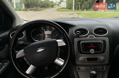 Хэтчбек Ford Focus 2010 в 