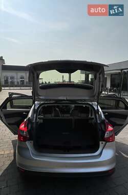 Хэтчбек Ford Focus 2013 в 