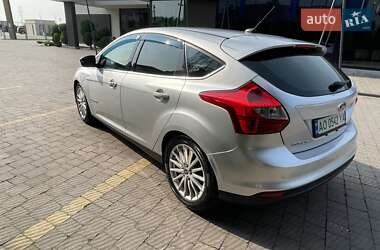 Хэтчбек Ford Focus 2013 в 