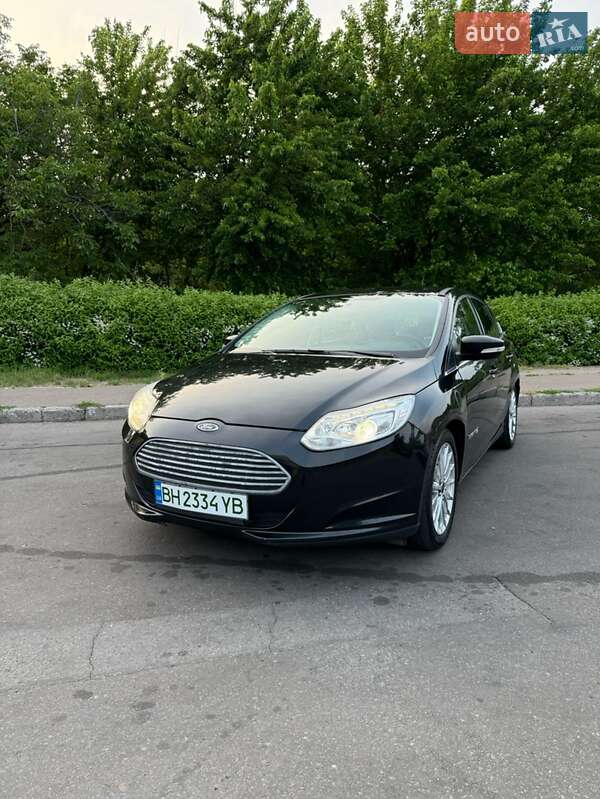 Хэтчбек Ford Focus 2014 в 