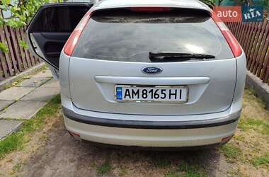 Хэтчбек Ford Focus 2005 в 
