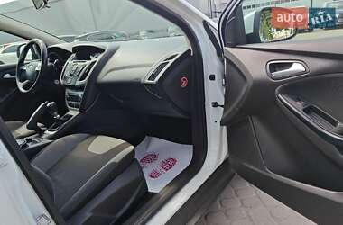 Хэтчбек Ford Focus 2013 в 