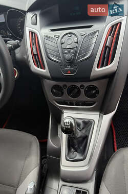 Хэтчбек Ford Focus 2013 в 
