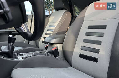 Хэтчбек Ford Focus 2011 в 