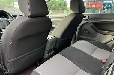 Хэтчбек Ford Focus 2011 в 
