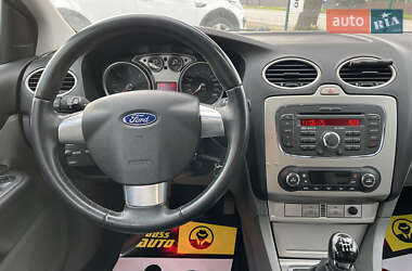 Хэтчбек Ford Focus 2011 в 