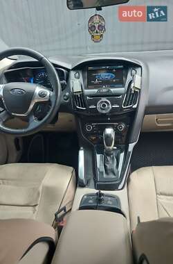 Хэтчбек Ford Focus 2013 в 