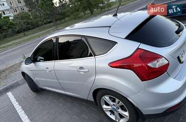 Хэтчбек Ford Focus 2013 в 