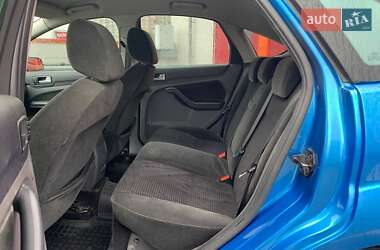 Хэтчбек Ford Focus 2005 в 